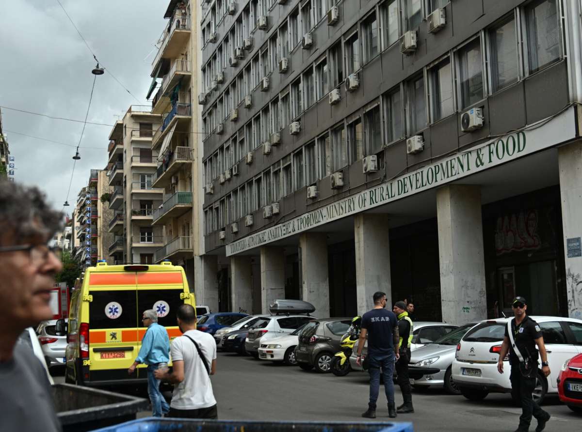 Αθήνα: Άνδρας απειλεί να ανατιναχθεί στο κέντρο