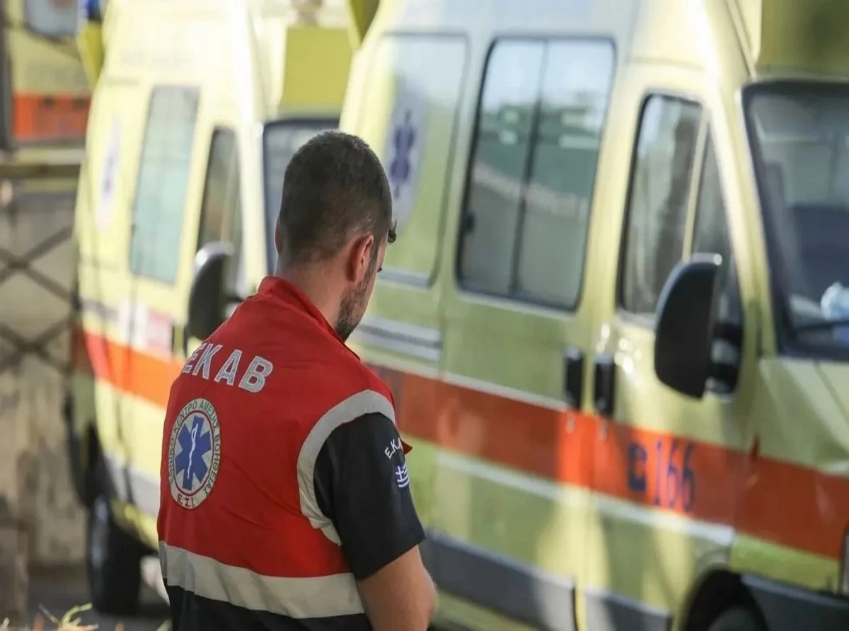 Μητέρα και γιος απεγκλωβίστηκαν από ΙΧ που έπεσε σε γκρεμό στα Ιωάννινα