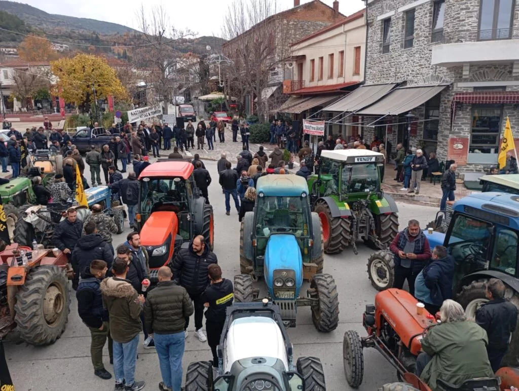 "Ζεσταίνονται" ενόψει μπλόκων οι αγρότες της Αγιάς 