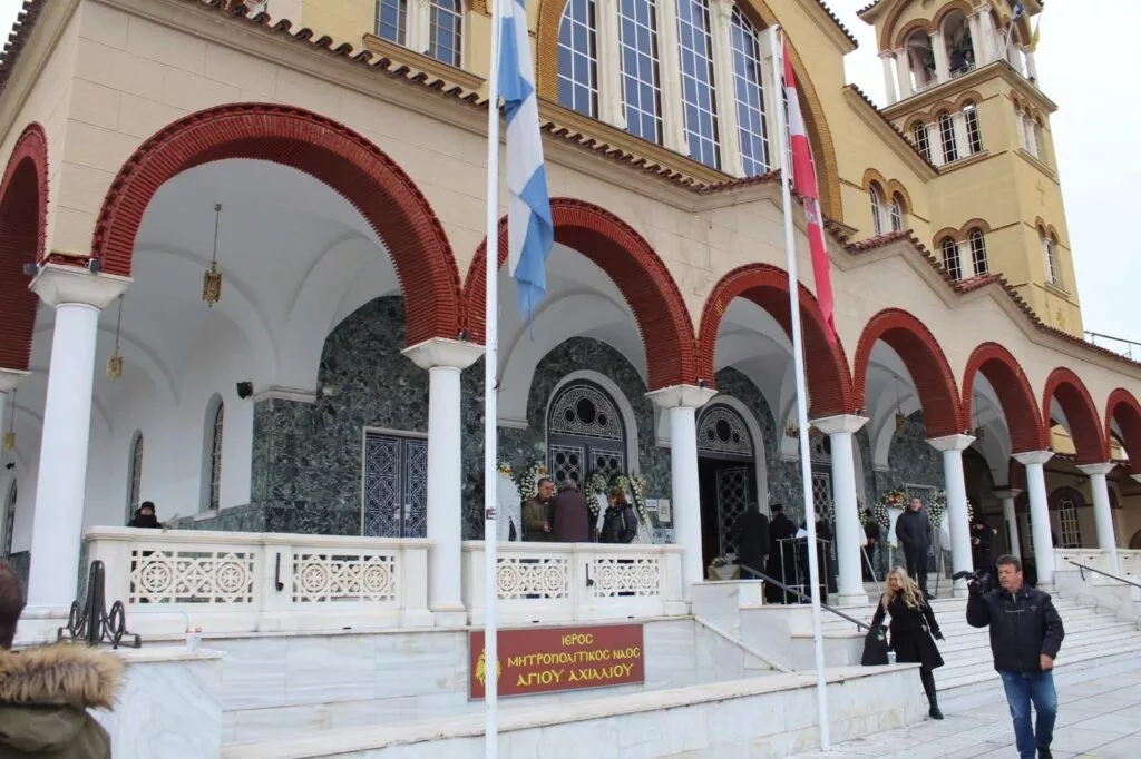 Σε κλίμα οδύνης η κηδεία του Β.Καλογήρου... "Να έχετε ευλογία στη ζωή σας" είπε η μάνα (ΦΩΤΟ)