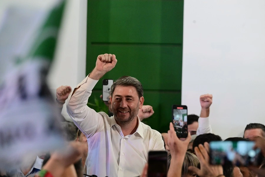 ΠΑΣΟΚ | Θριαμβευτής με 60-40 ο Ανδρουλάκης