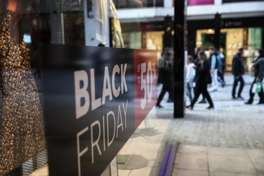 Ξεκίνησε το τετραήμερο Black Friday - Cyber Monday στην αγορά της Λάρισας