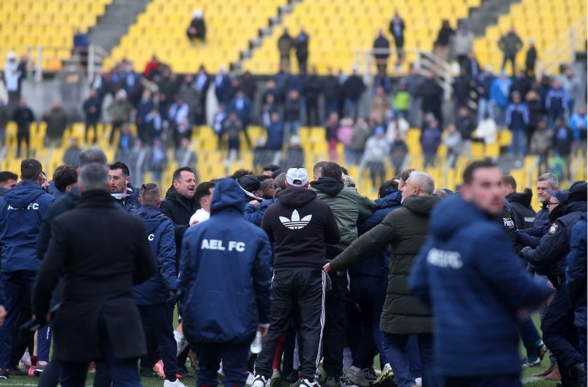 3 χρόνια εκτός γηπέδων και βαρύ πρόστιμο στον οπαδό που "υποδέχθηκε" την ΑΕΛ στο Καυτανζόγλειο! 