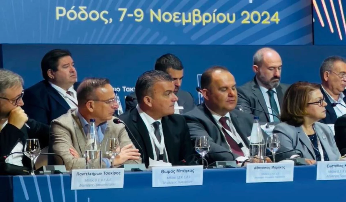 Με πολλά "κενά και ερωτηματικά" γύρισε από το συνέδριο της ΚΕΔΕ ο Θανάσης Μαμάκος