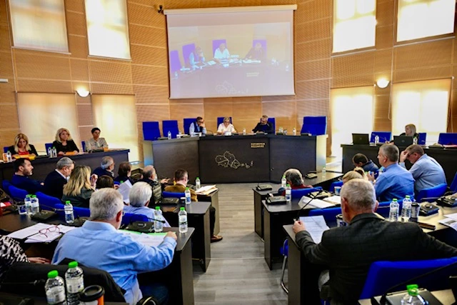 LIVE από ΕΔΩ η σημερινή (14/04) συνεδρίαση του Περιφερειακού Συμβουλίου