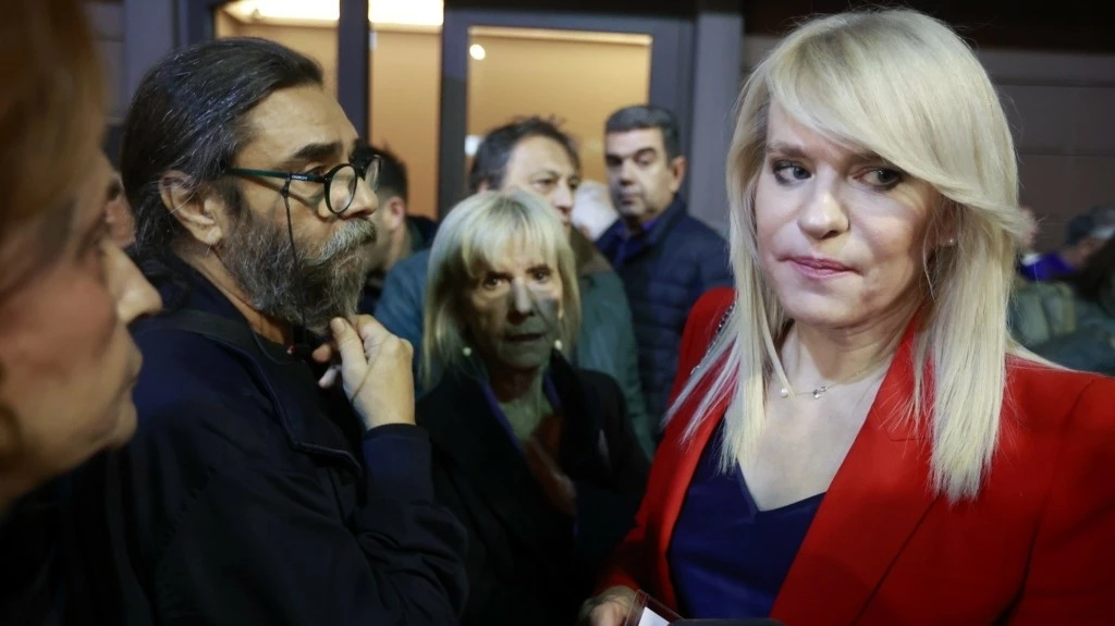 Το ΠΑΣΟΚ αξιωματική αντιπολίτευση!!! Ανεξάρτητες Τζάκρη και Πούλου