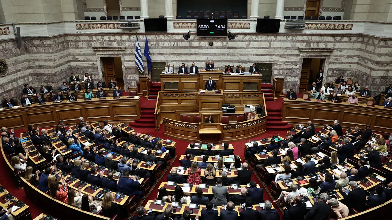 Live η συζήτηση στη Βουλή σε επίπεδο αρχηγών για την τραγωδία στα Τέμπη