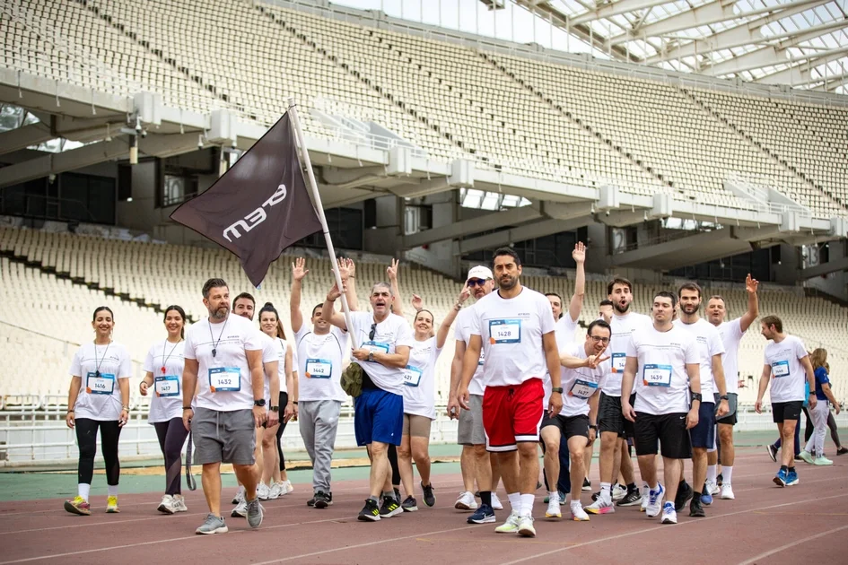 Με vintage διάθεση και running shoes η ΕΤΕΜ στο B2Run Athens 2025