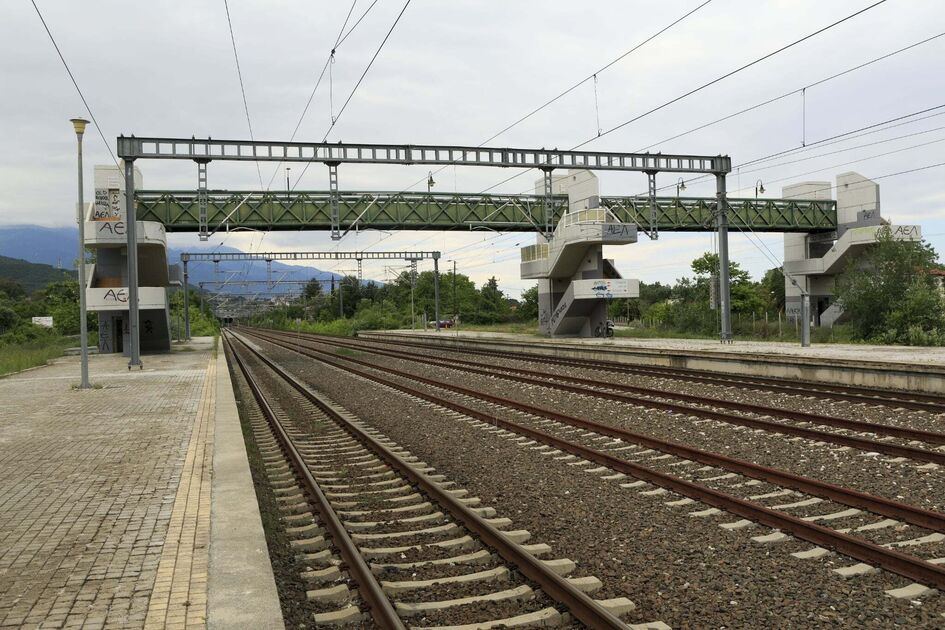 Αναβαθμίζεται ο Προαστιακός: Νέα εκδοτήρια σε Νέους Πόρους και Λεπτοκαρυά