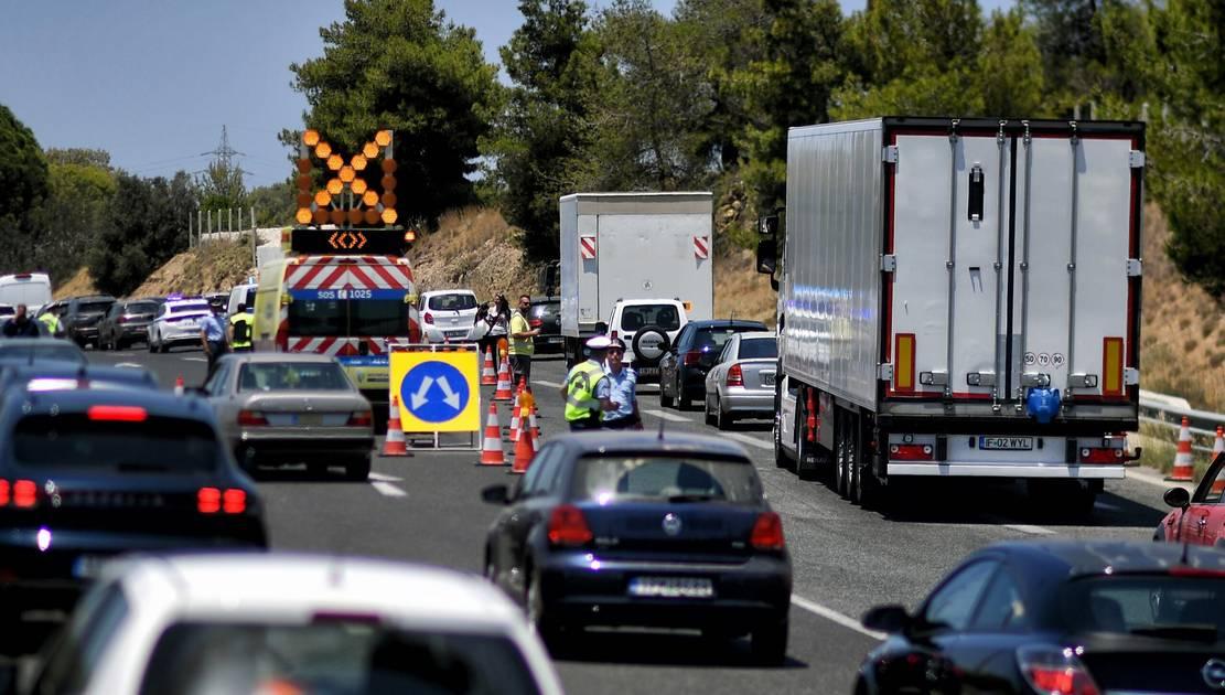 Τροχαίο στην Εθνική Αθηνών-Λαμίας με ανατροπή Ι.Χ