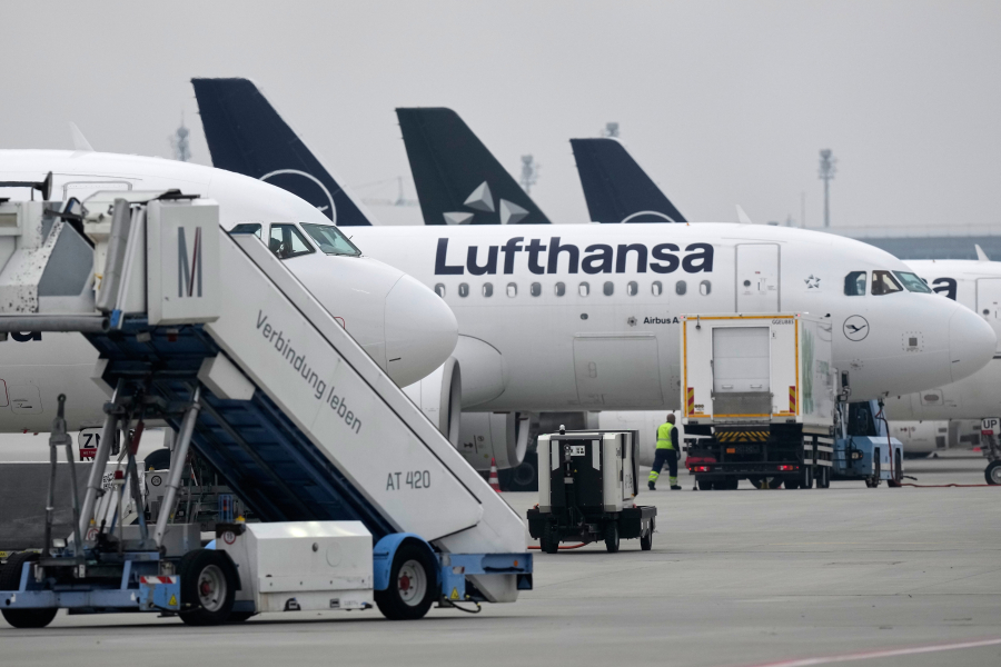 Η κρίση στα καύσιμα πλήττει την Ευρώπη: Ακυρώσεις πτήσεων και καθηλωμένα αεροσκάφη
