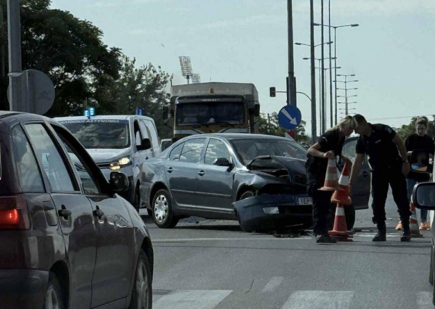 Κυκλοφοριακό κομφούζιο λόγω τροχαίου μεταξύ Λάρισας και Γιάννουλης (ΦΩΤΟ)