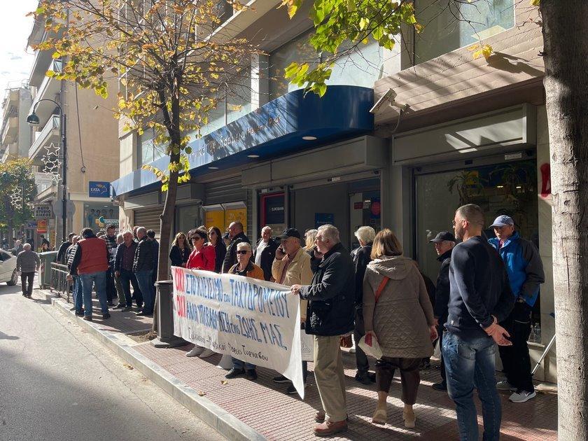 Ξεσηκωμός στις τοπικές κοινωνίες - Διαμαρτυρία στα ΕΛΤΑ Λάρισας 