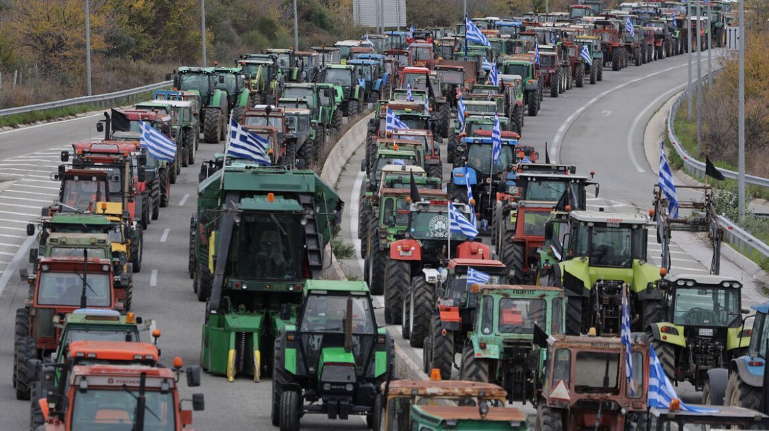 Συνεχίζονται οι αγροτικές κινητοποιήσεις: Κλειστή η Εθνική – Συναυλία και ευρεία στήριξη στο μπλόκο Νίκαιας