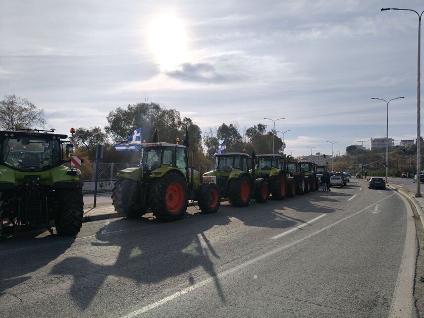 Με εισαγγελική εντολή θα αποχωρήσουν οι αγρότες από το λιμάνι του Βόλου