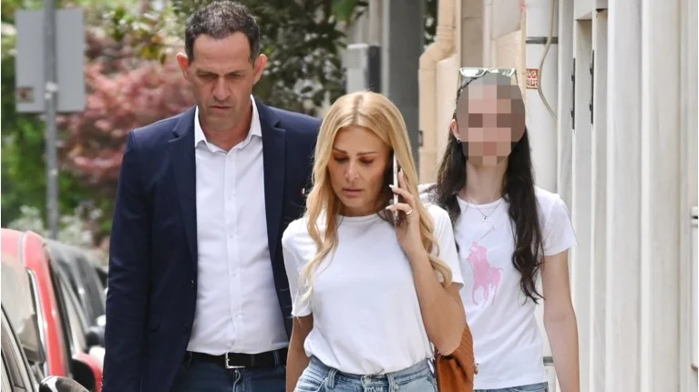 Νατάσα Θεοδωρίδου: Εξόρμηση στα μαγαζιά με τον αδερφό της, Θαλή και την ανιψιά της στο Κολωνάκι