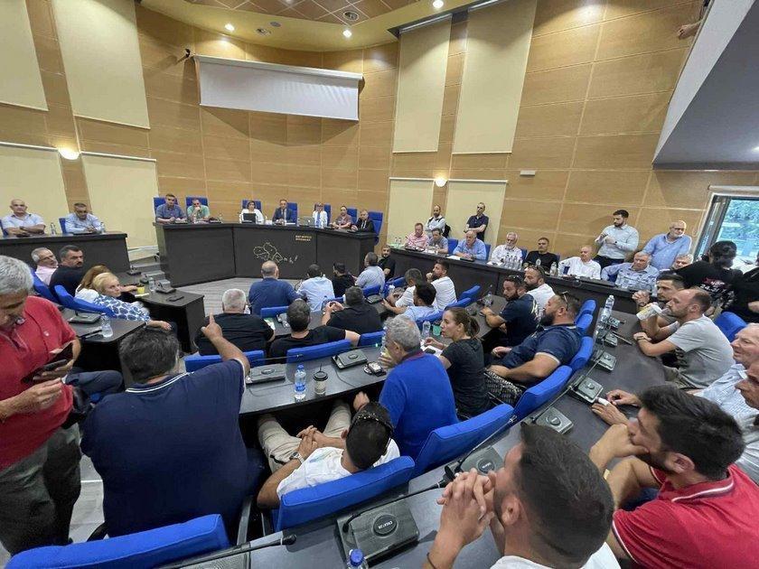 "Απερίφραστη καταδίκη της απομάκρυνσης δημοσιογράφων"!